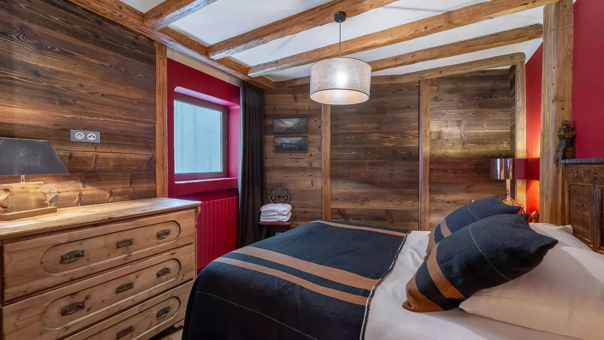 chalet-lievre-blanc-location-chalets-covarel-val-d-ise-re-alpes-france-chambre-2-jpg-1450612