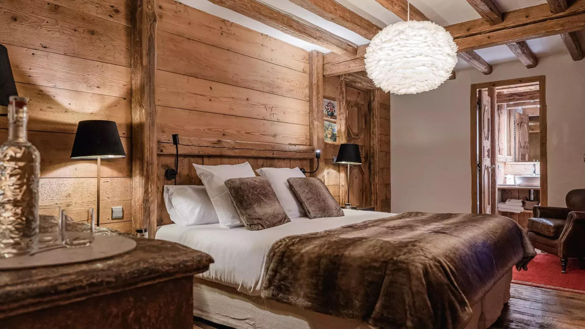 chalet-marie-val-d-ise-re-chambre-master-jpg-1450663