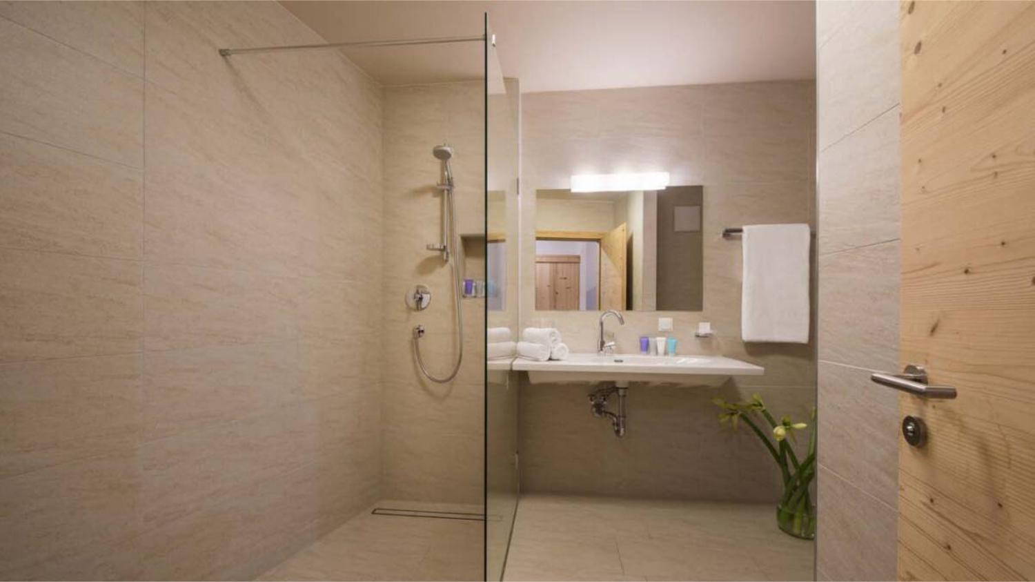 chalet-nimbus-ski-chalet-in-st-anton-austria-bathroom-12205-scalewidthwzeymdbd-1467134