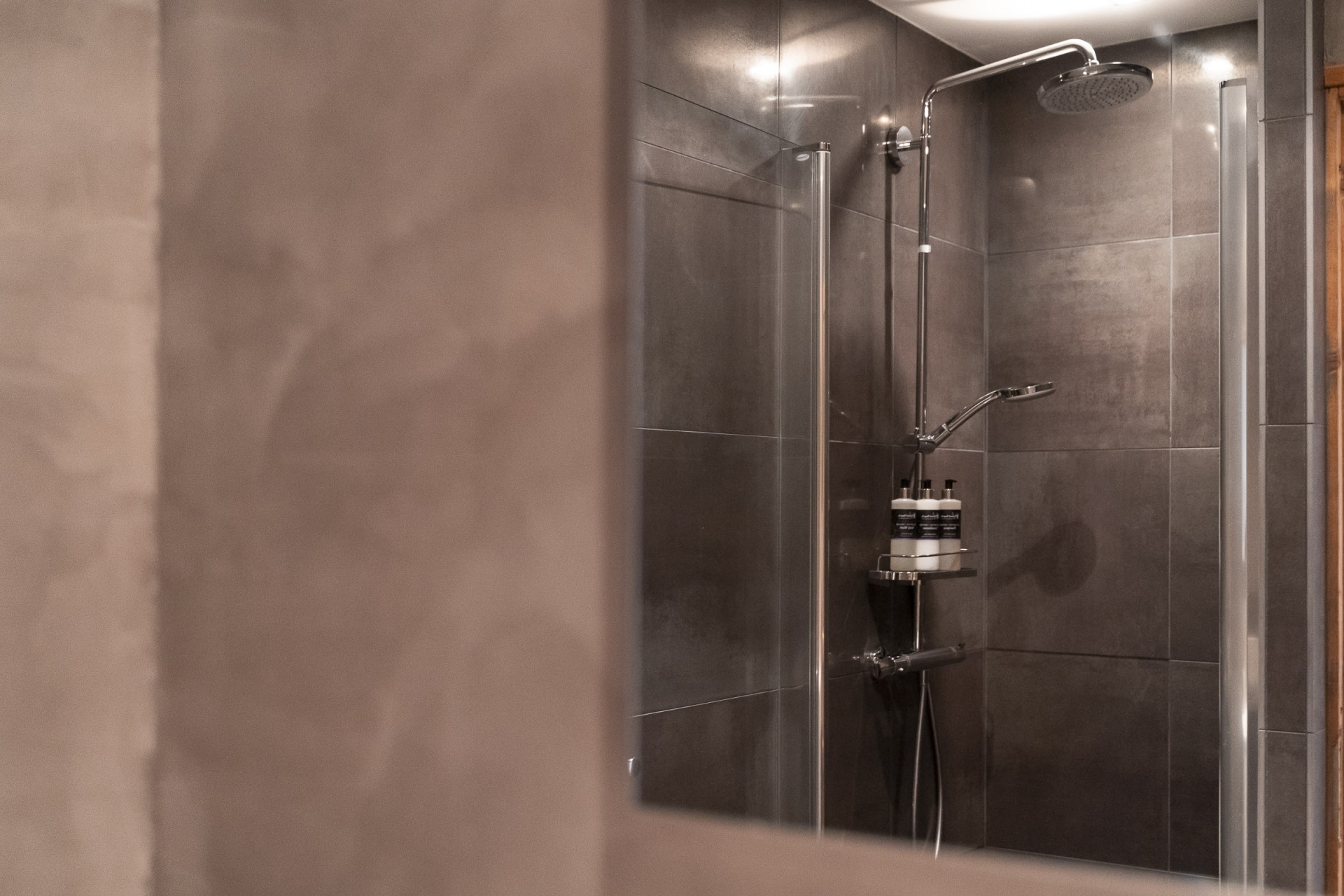 chalet-refuge-meribel-bathroom-min-313497