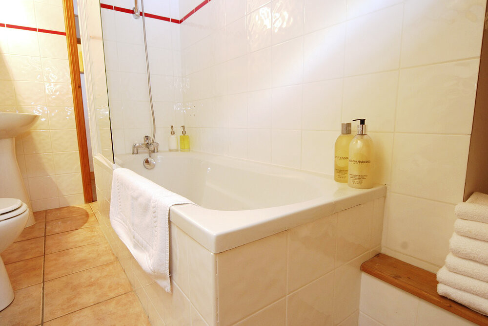 chalet-snowbel-meribel-bathroom-394580