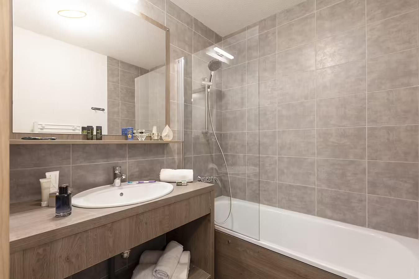 clarines-deux-alpes-s63-bathroom-461315