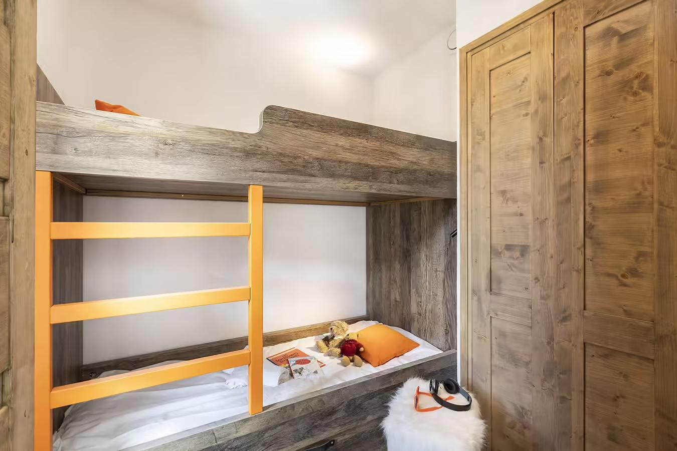 clarines-deux-alpes-s63-bunkroom-461316