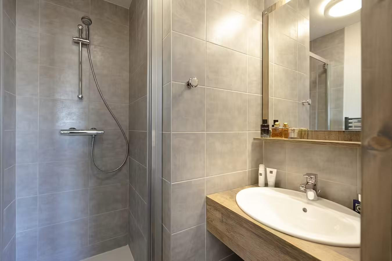 clarines-deux-alpes-s6l-bathroom-461325