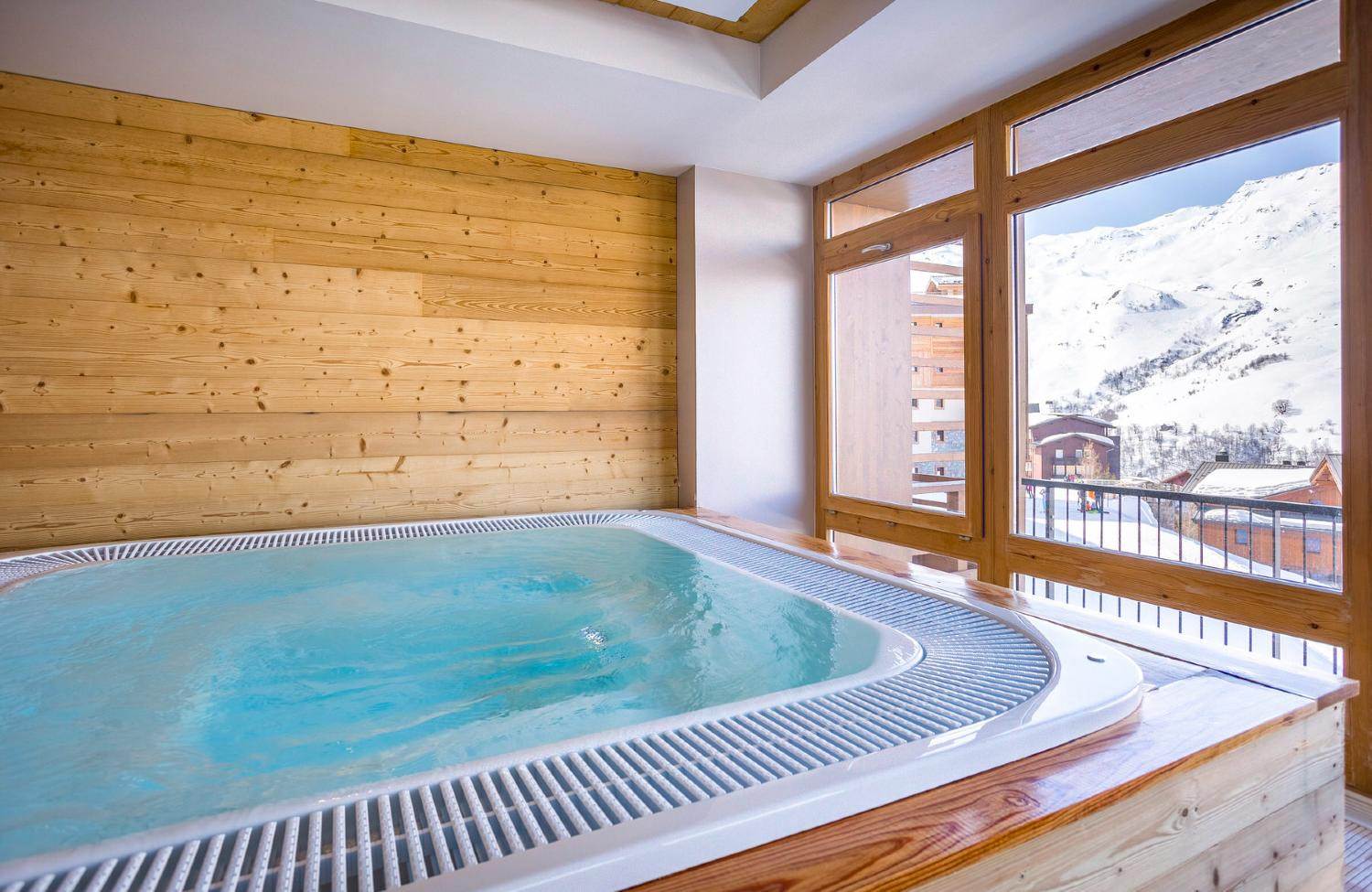 club-le-coeur-des-loges-les-menuires-jacuzzi-461379