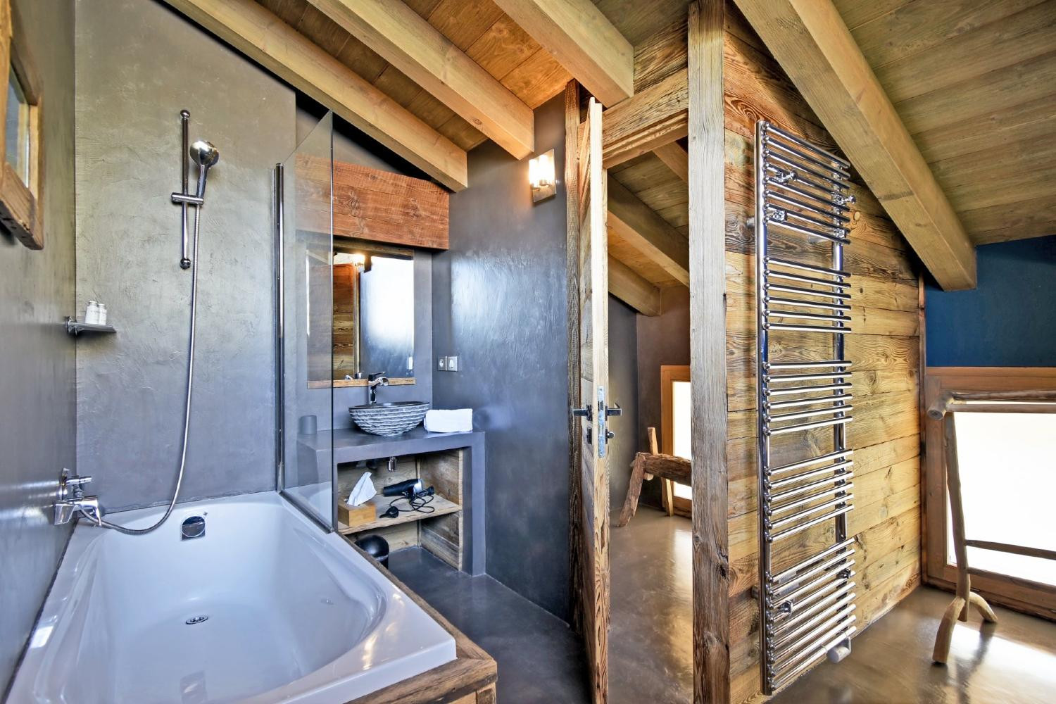 d135659a-90b7-47a9-9a40-6a68f4f38651-1451144