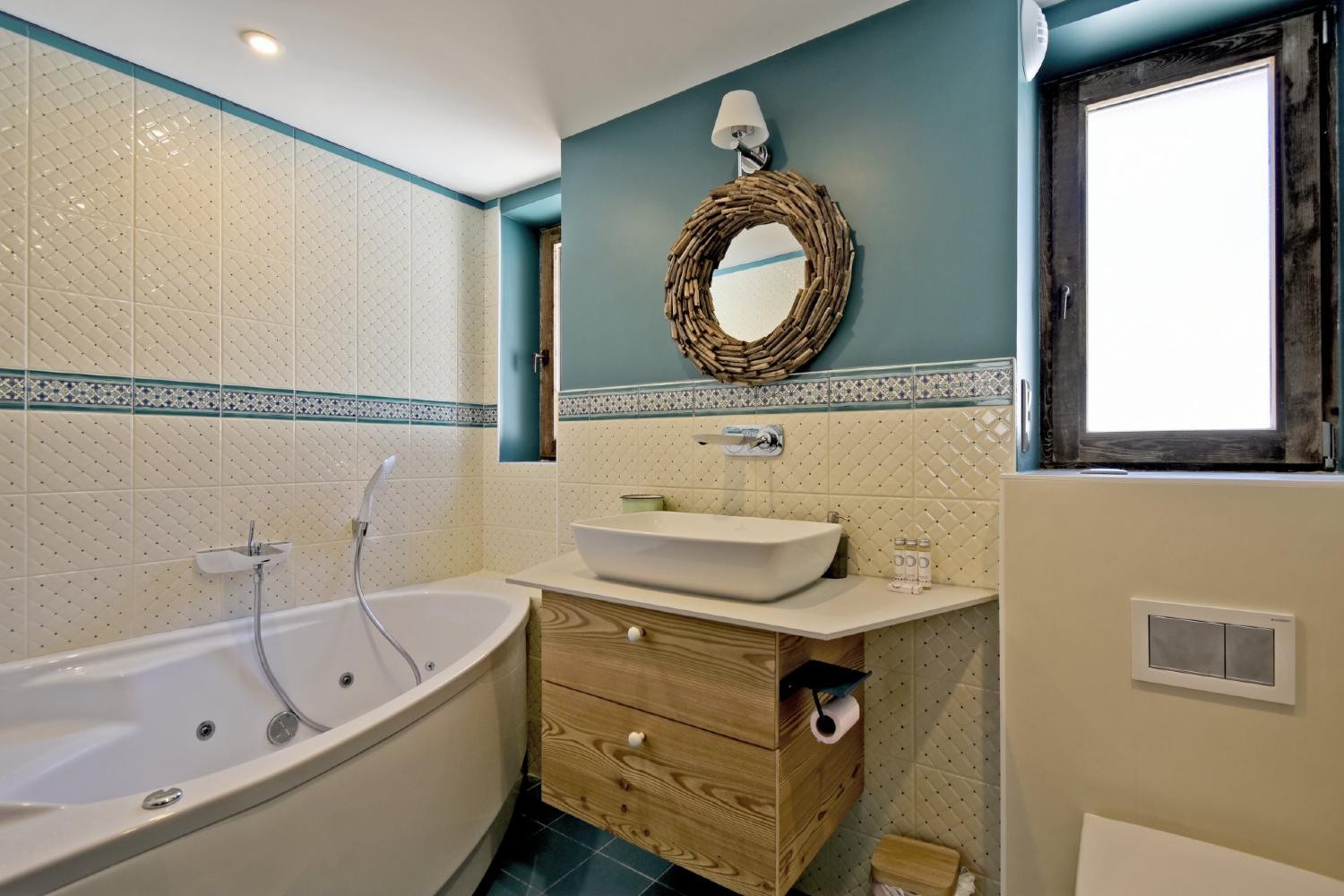 d592f3ff-bf20-4220-805a-f65fa1a60beb-1451423