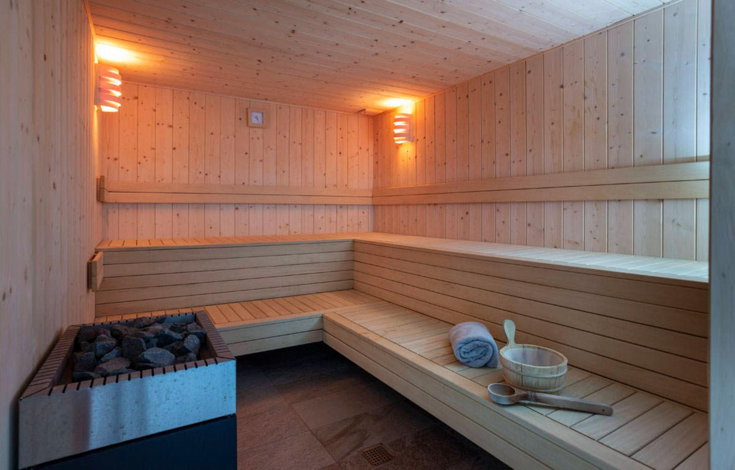 daria-i-nor-alpe-dhuez-sauna-364-1449376
