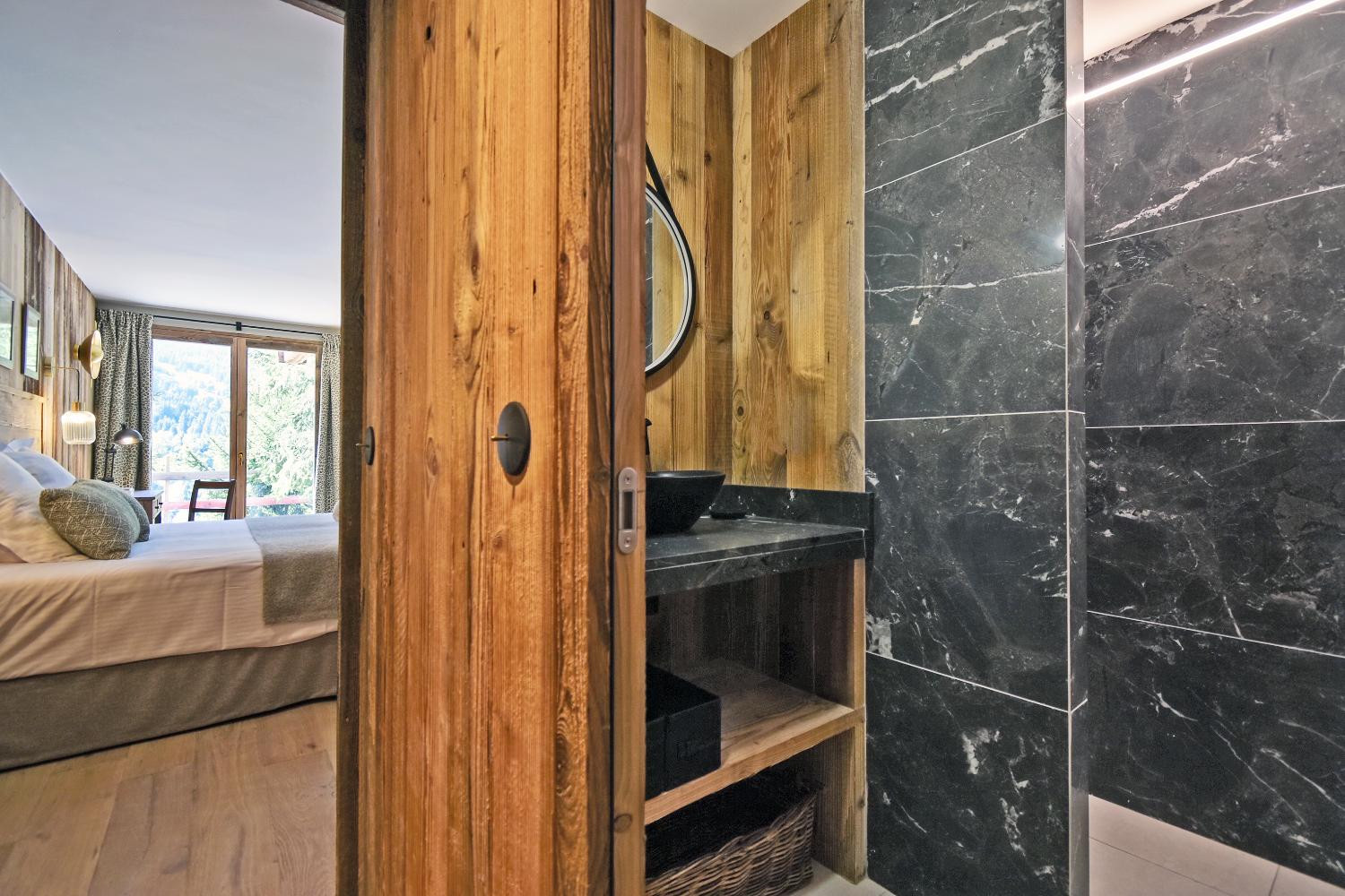 dcce11a4-0341-4deb-a7c2-bf7f586f8c12-1451010