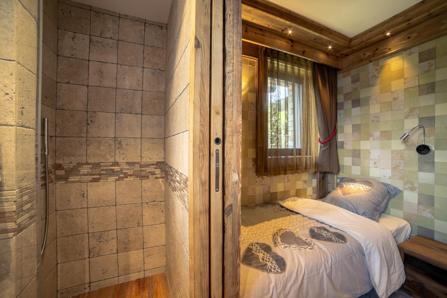 e074d0e7-37e2-4c58-a0b7-9d2b3fa939ad-1451444