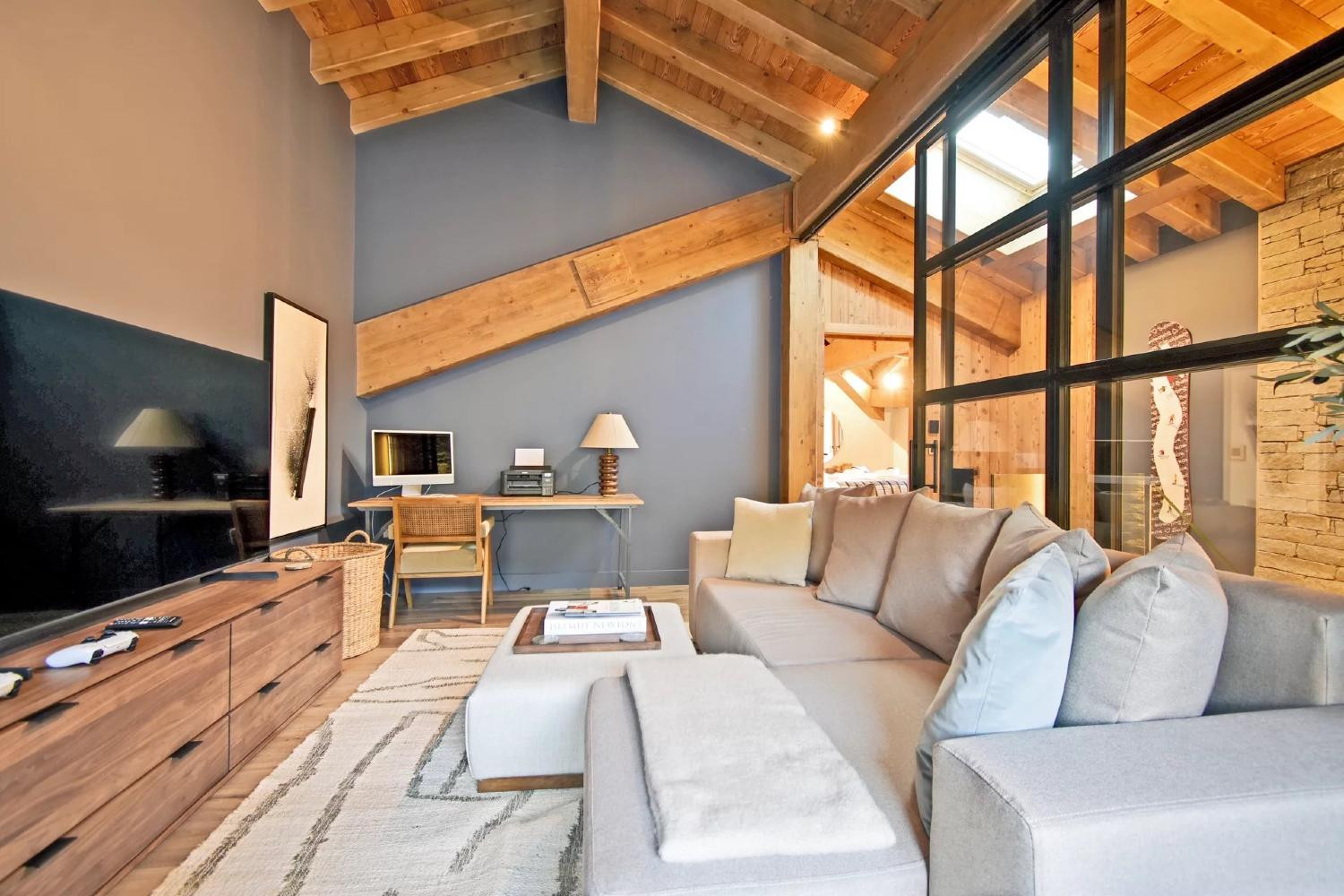 eb73e0d4-890d-43b0-bd58-6225895ca6f8-1267153