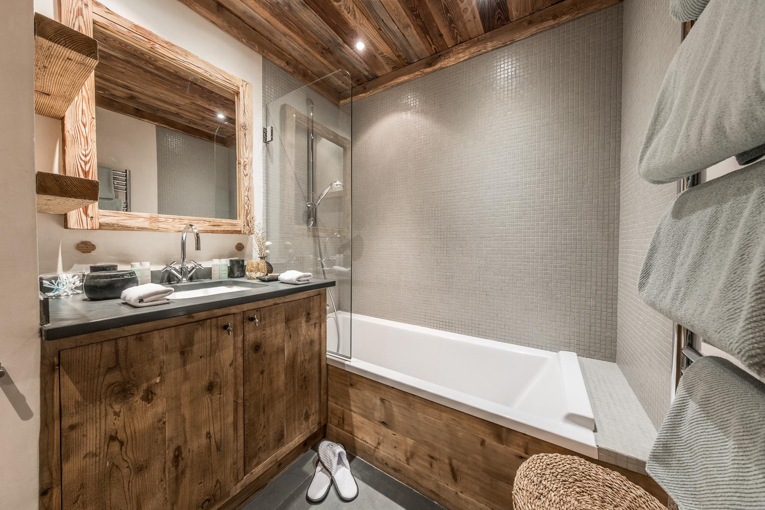 ef961d11-1fd0-414f-abb1-905e6c0d75c7-1451642 ef961d11-1fd0-414f-abb1-905e6c0d75c7-1451642