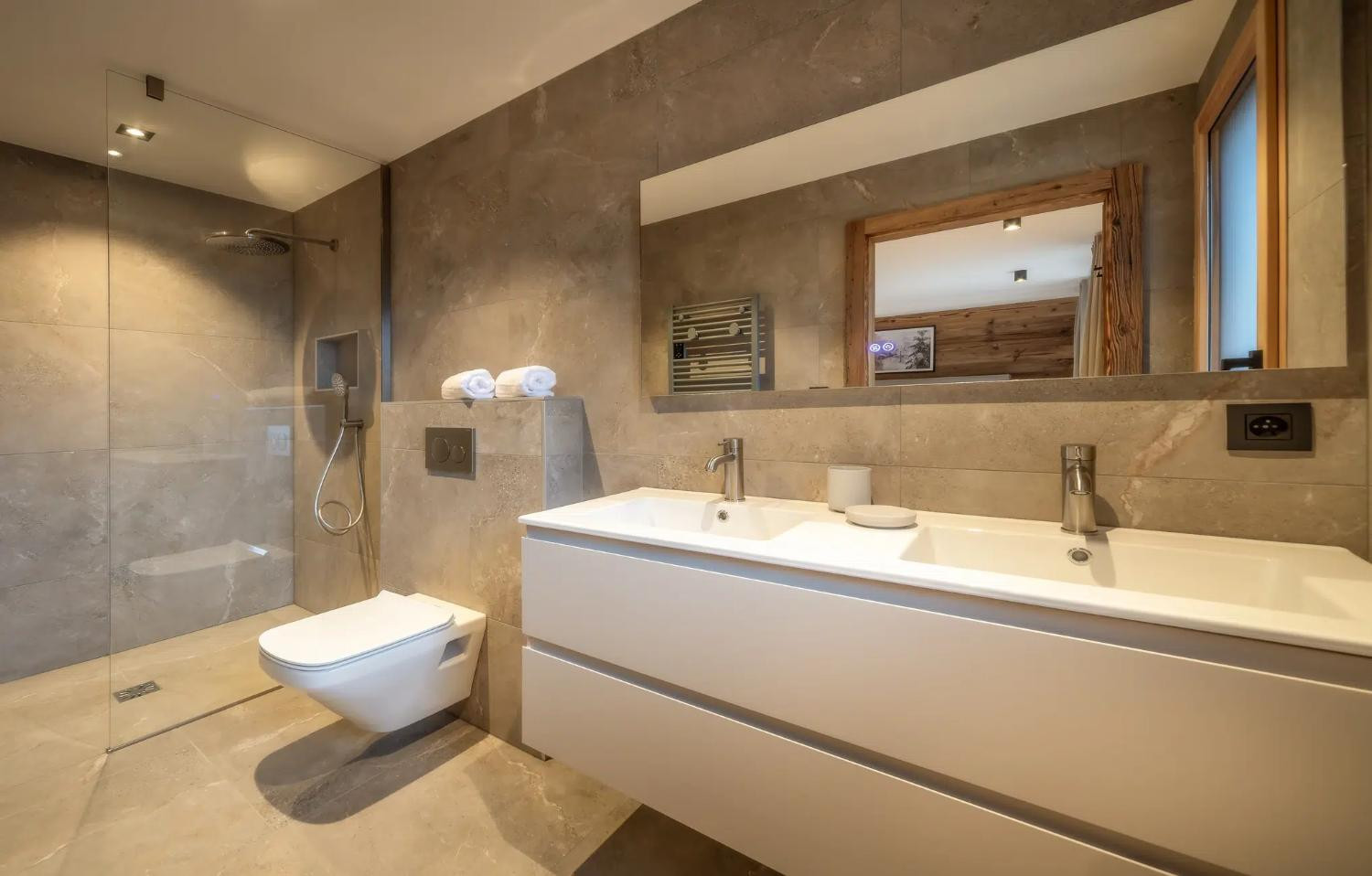 elevation-alps-snow-star-lodge-bedroom-2-ensuite-shower-room-1462369