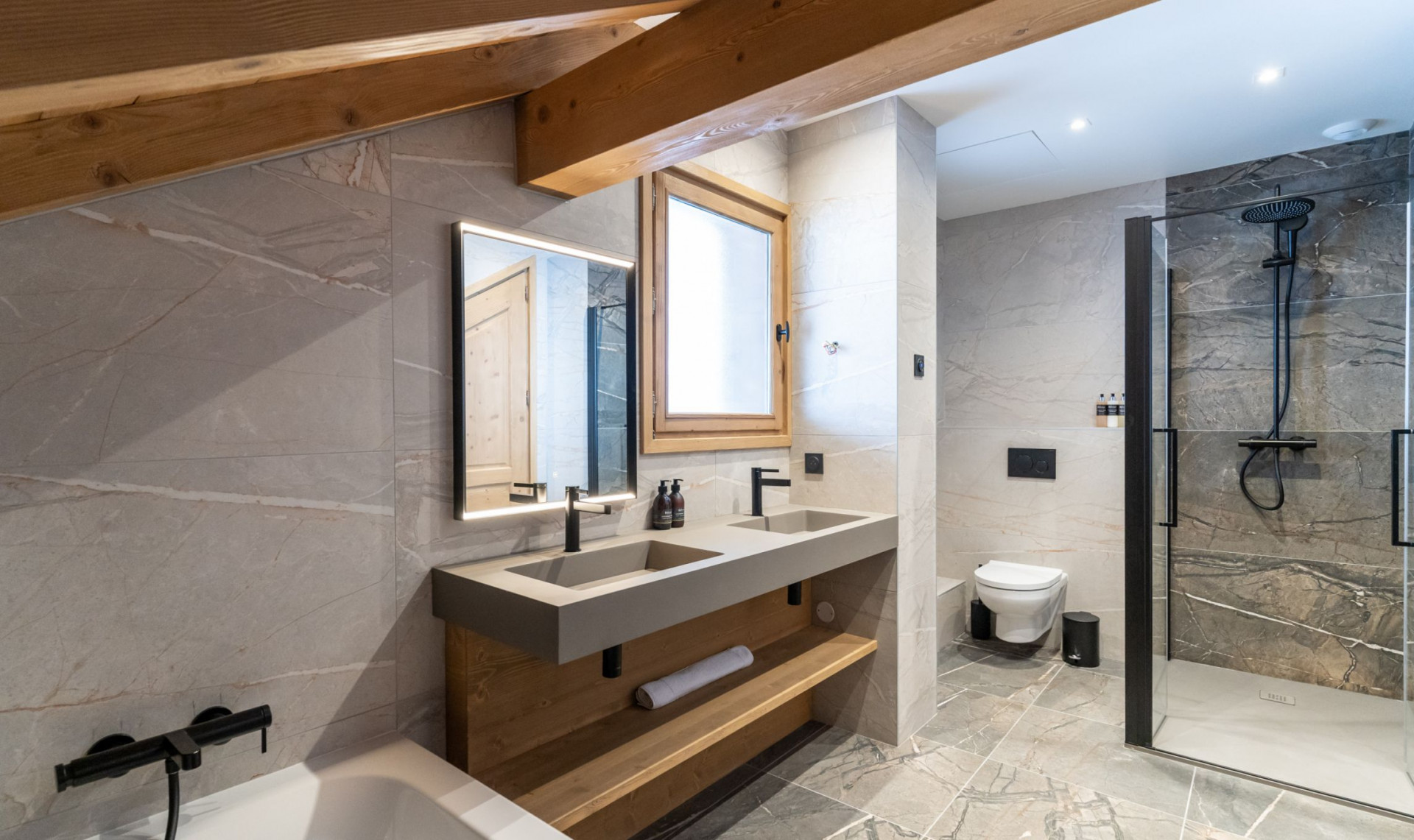 evergreen-bathroom-299085