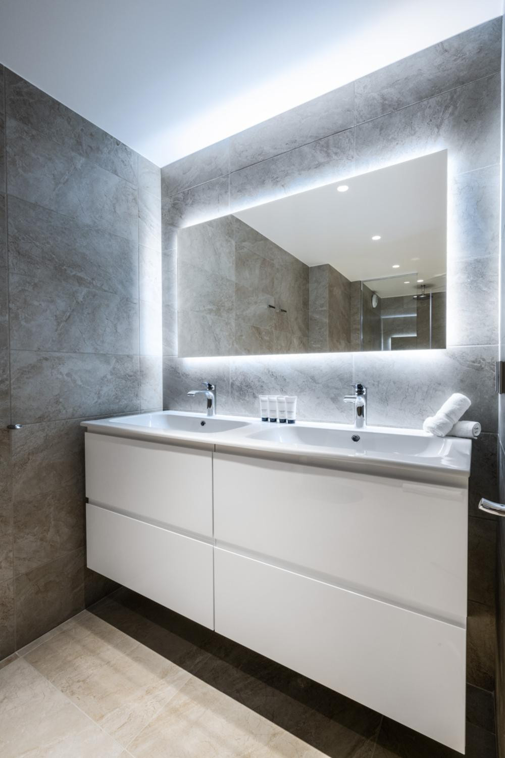 falcon-meribel-philippe-gal-h12-087-753497