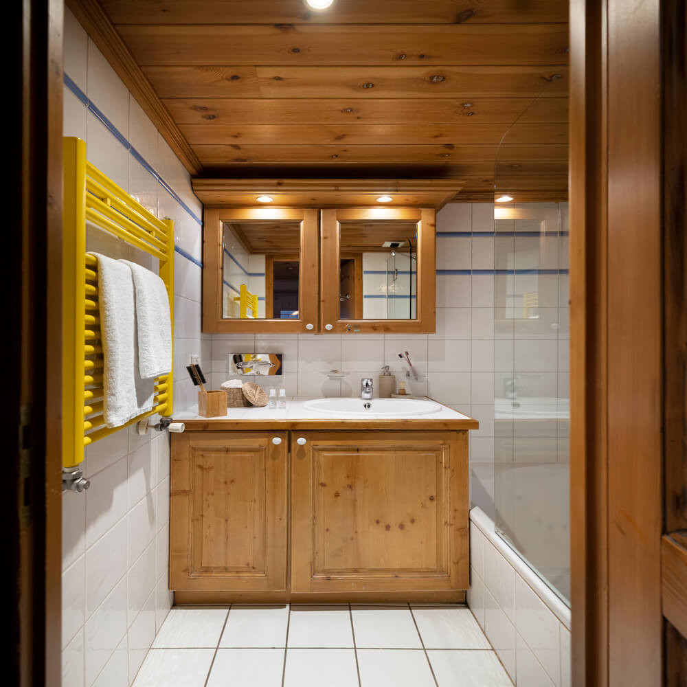 ginabelle-chamonix-bathroom-1460760 ginabelle-chamonix-bathroom-1460760