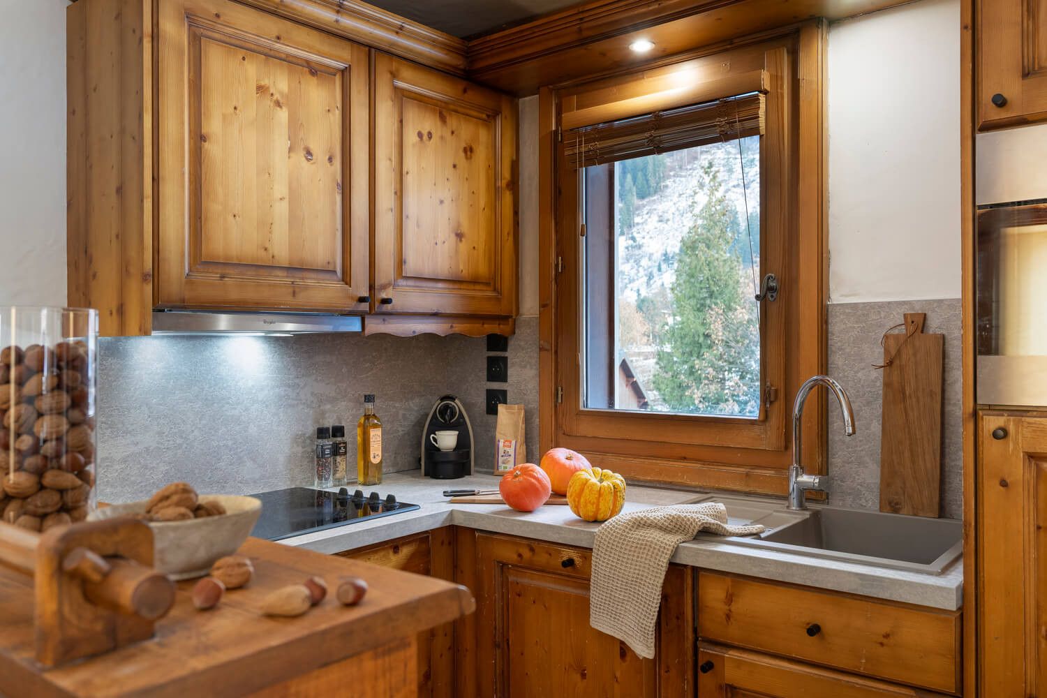 ginabelle-chamonix-kitchen-2-1460722 ginabelle-chamonix-kitchen-2-1460722