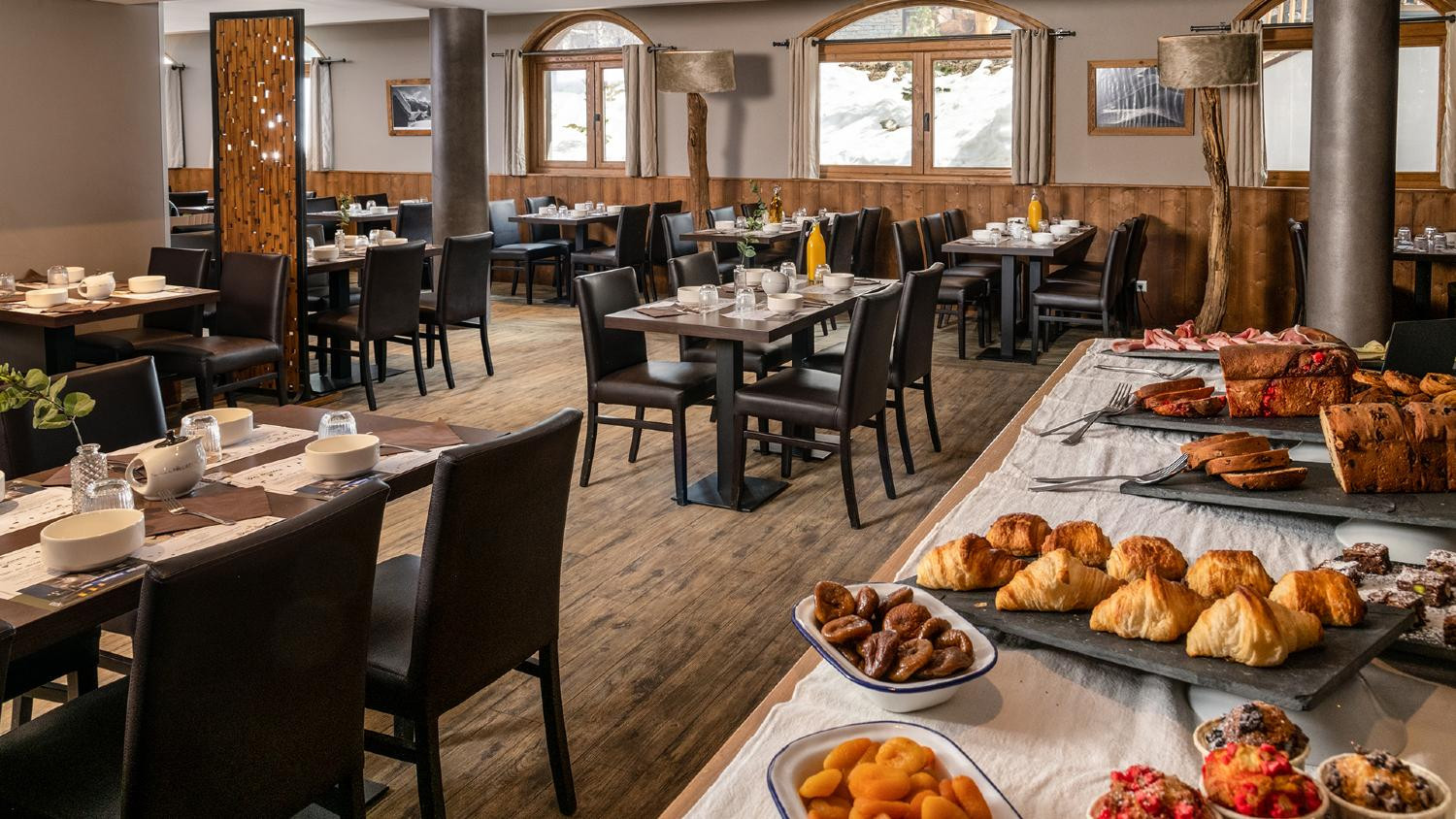 hotel-ski-lodge-restaurant-at-breakfast-val-d-isere-6296-1351568
