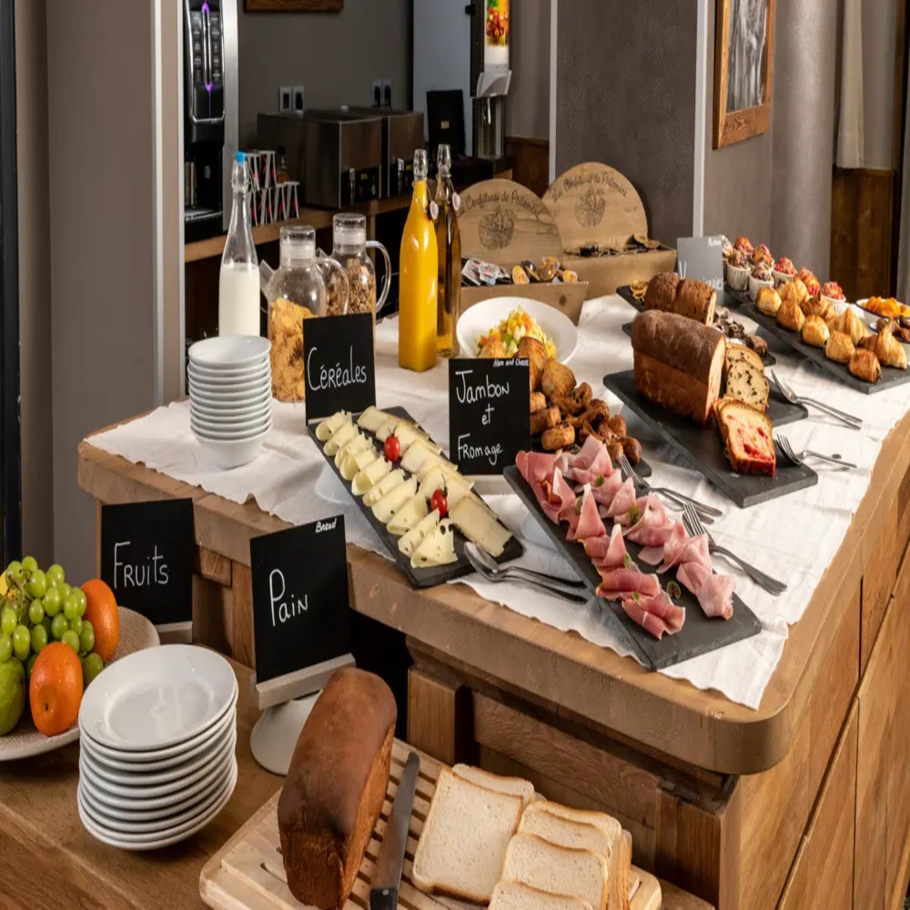 hotel-ski-lodge-val-d-isere-breakfast-buffet-w1200-1460940