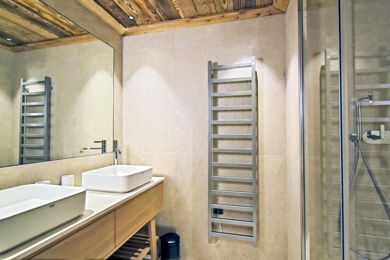 le-flocon-apartment-lgcdp-meribel-bathroom-2-1454198