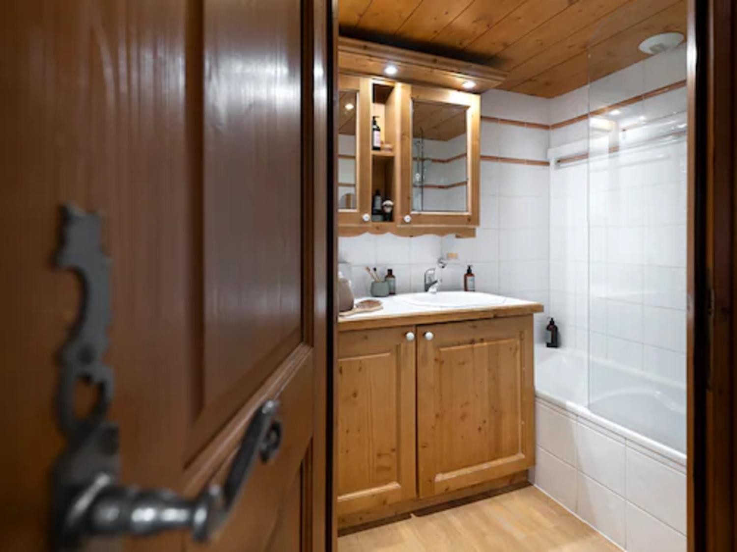 les-alpages-de-reberty-les-menuires-bathroom-2-1460249 les-alpages-de-reberty-les-menuires-bathroom-2-1460249