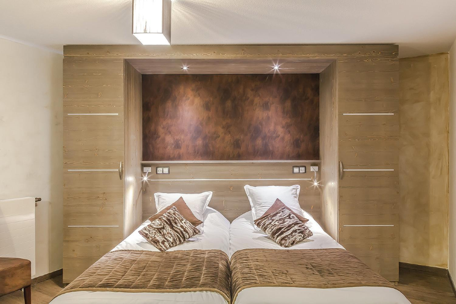 les-balcons-platinum-val-thorens-10-12-bed-bedroom-1-306302