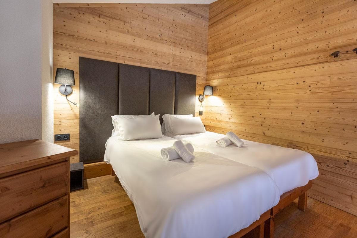 les-balcons-val-thorens-6-8-mez-bedroom-3-306254