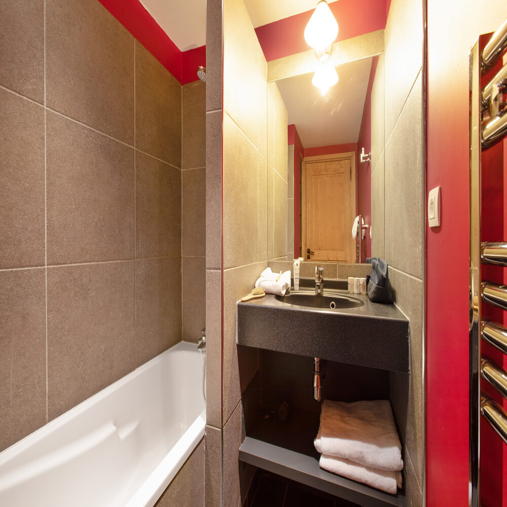 lescrets-m-ribel-bathroom-1460801