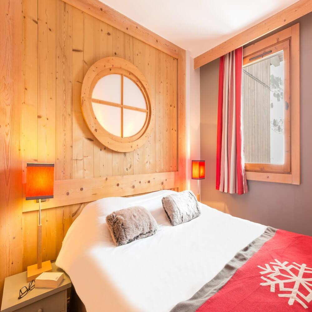 lescrets-m-ribel-bedroom-2-1460820