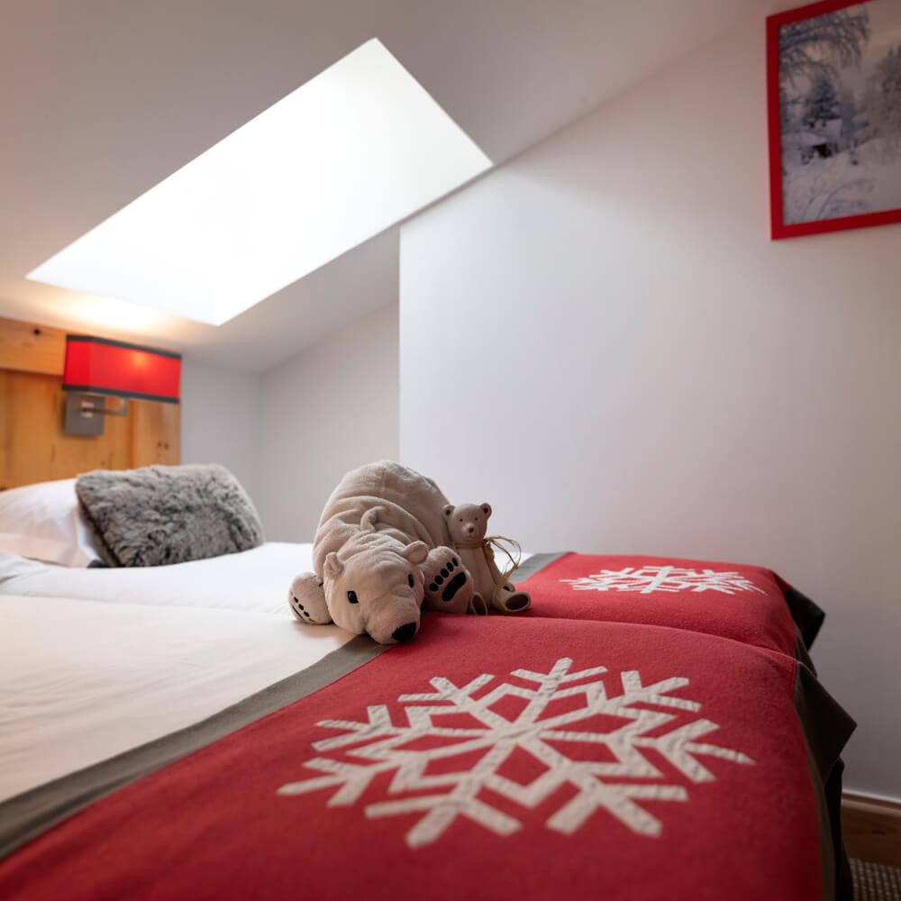 lescrets-m-ribel-bedroom-4-1460862