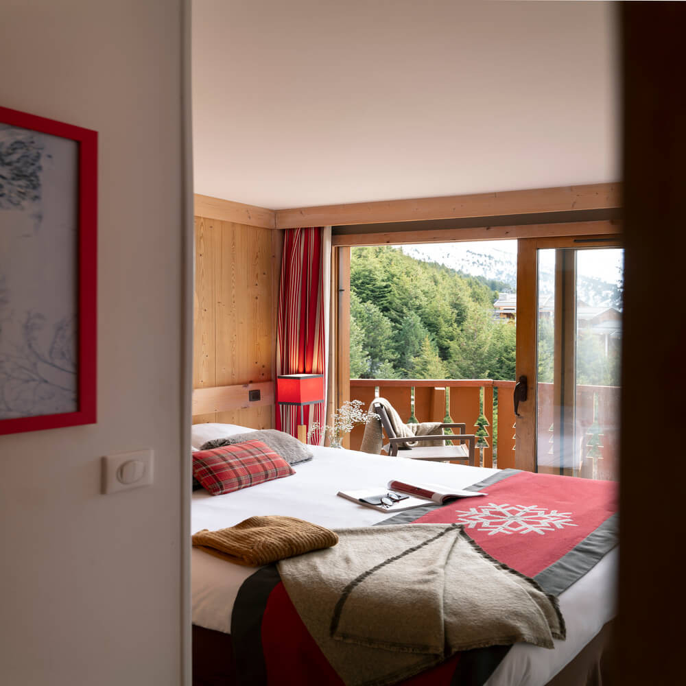lescrets-m-ribel-bedroom-6-1460885