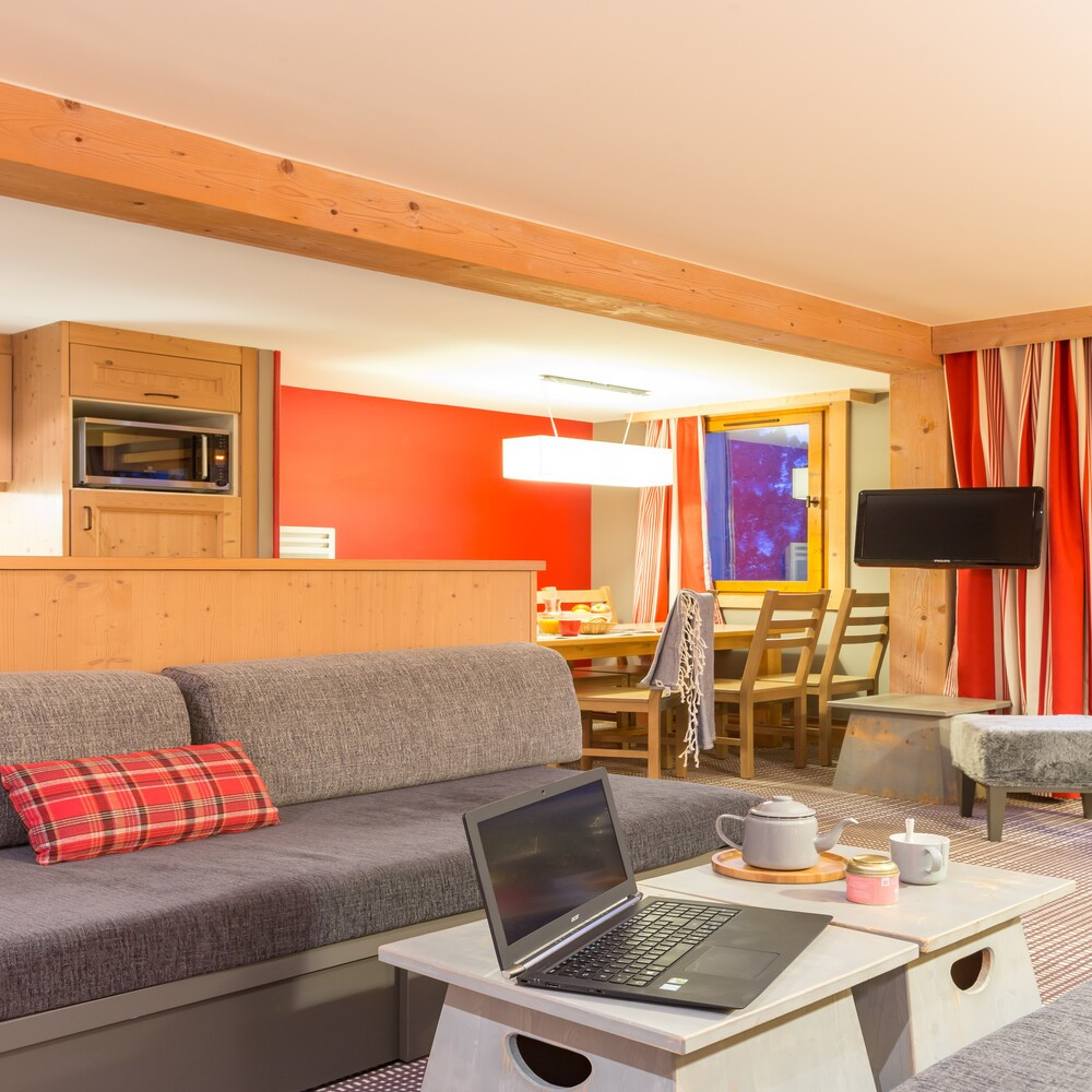 lescrets-m-ribel-living-room-1460836
