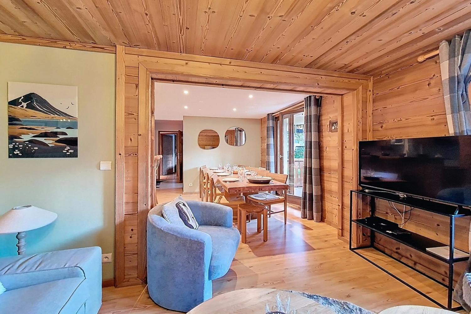 living-room-spacious-5-bedroom-10-person-apartment-near-the-slopes-in-saint-martin-de-belleville-1460641