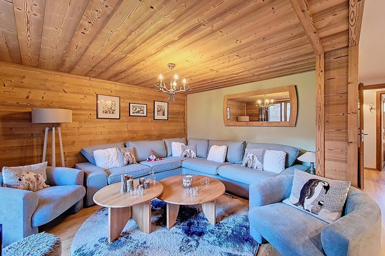living-room-spacious-5-bedroom-10-person-apartment-near-the-slopes-in-saint-martin-de-belleville-2-1460640