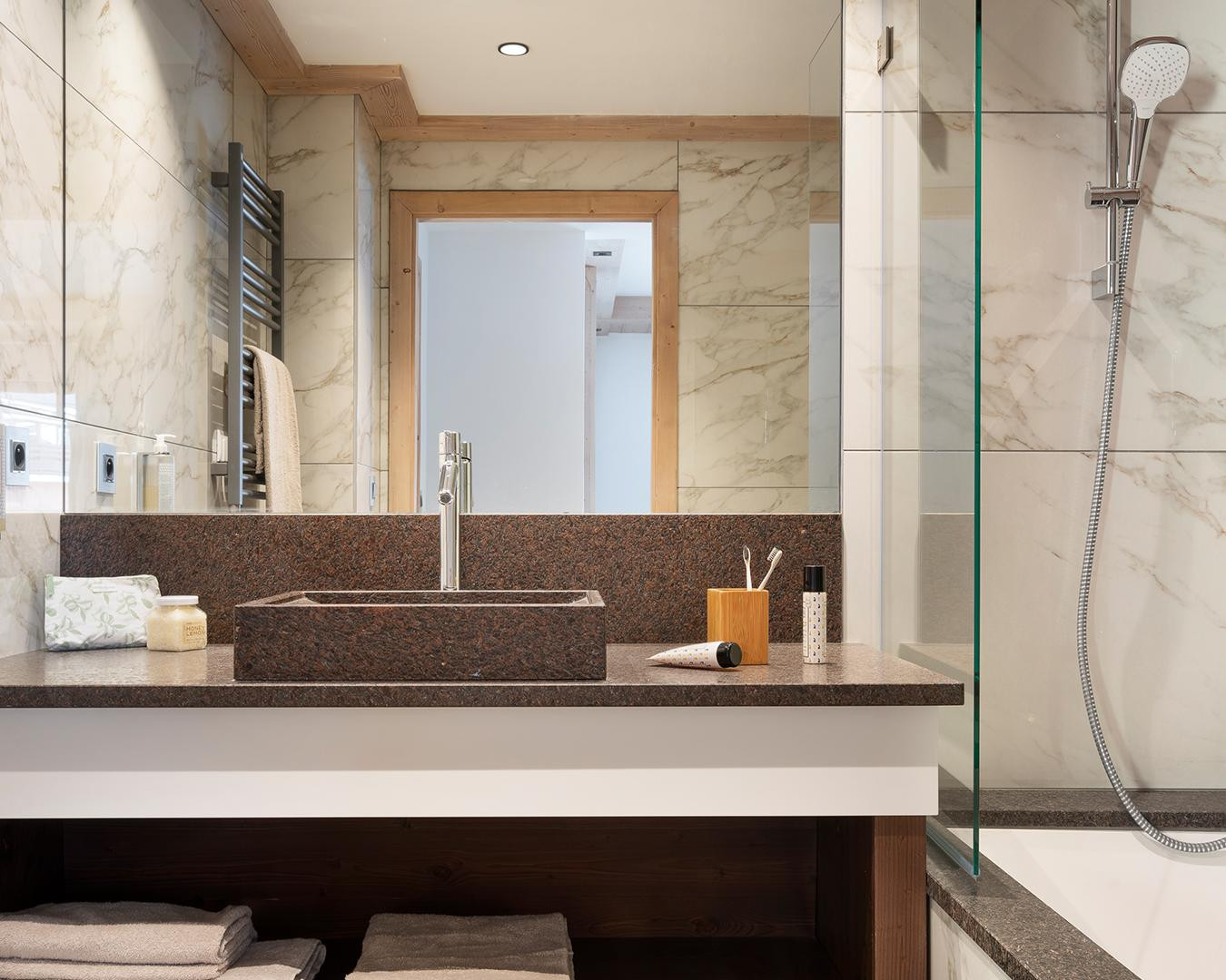 manaka-la-plagne-2p4-bathroom-776022