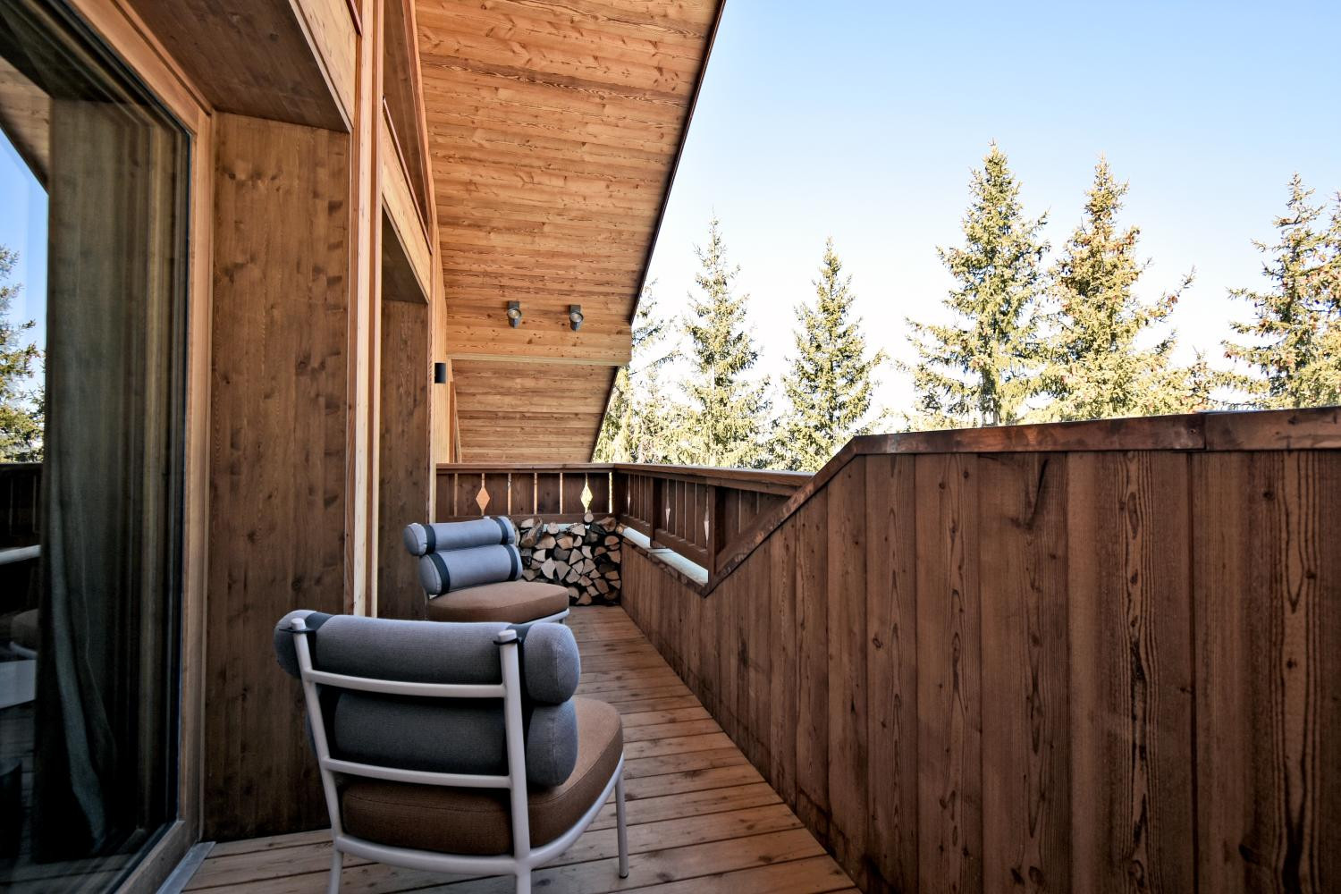 penthouse-merimad-lgcdp-meribel-balcony-1454218