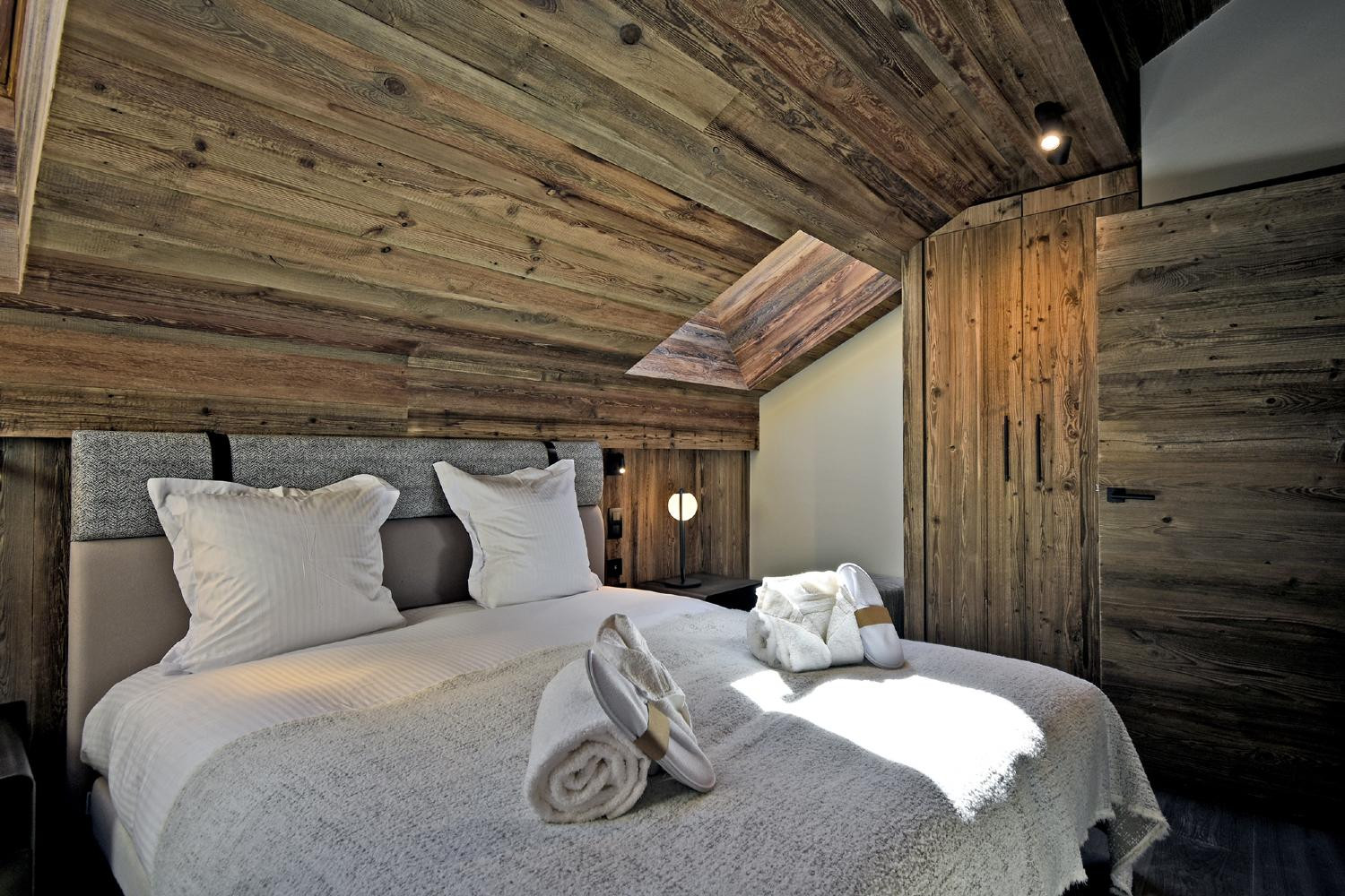 penthouse-merimad-lgcdp-meribel-bedroom-5-1454226