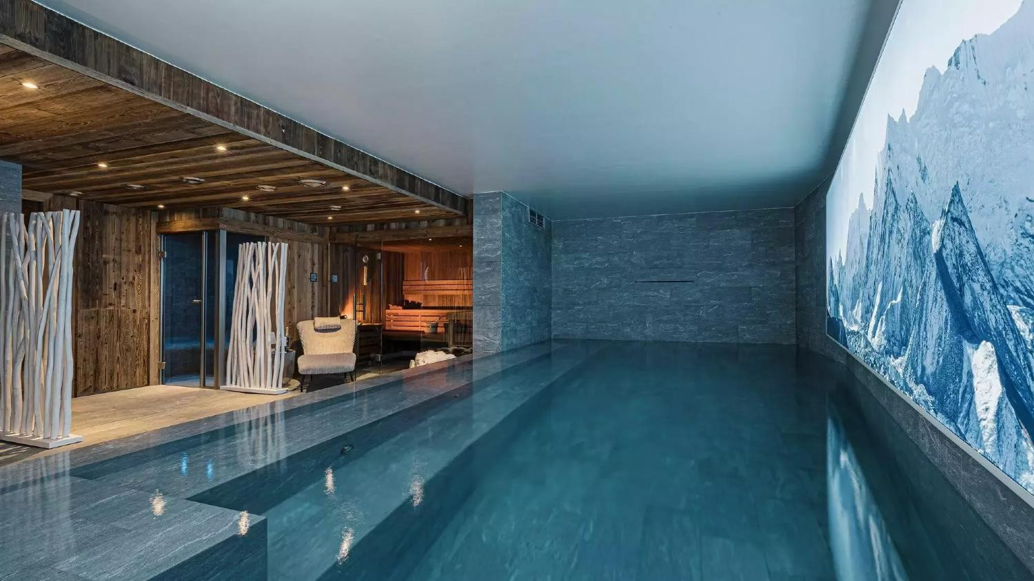 photos-bien-1205-pool-from-jacuzzi-1453018