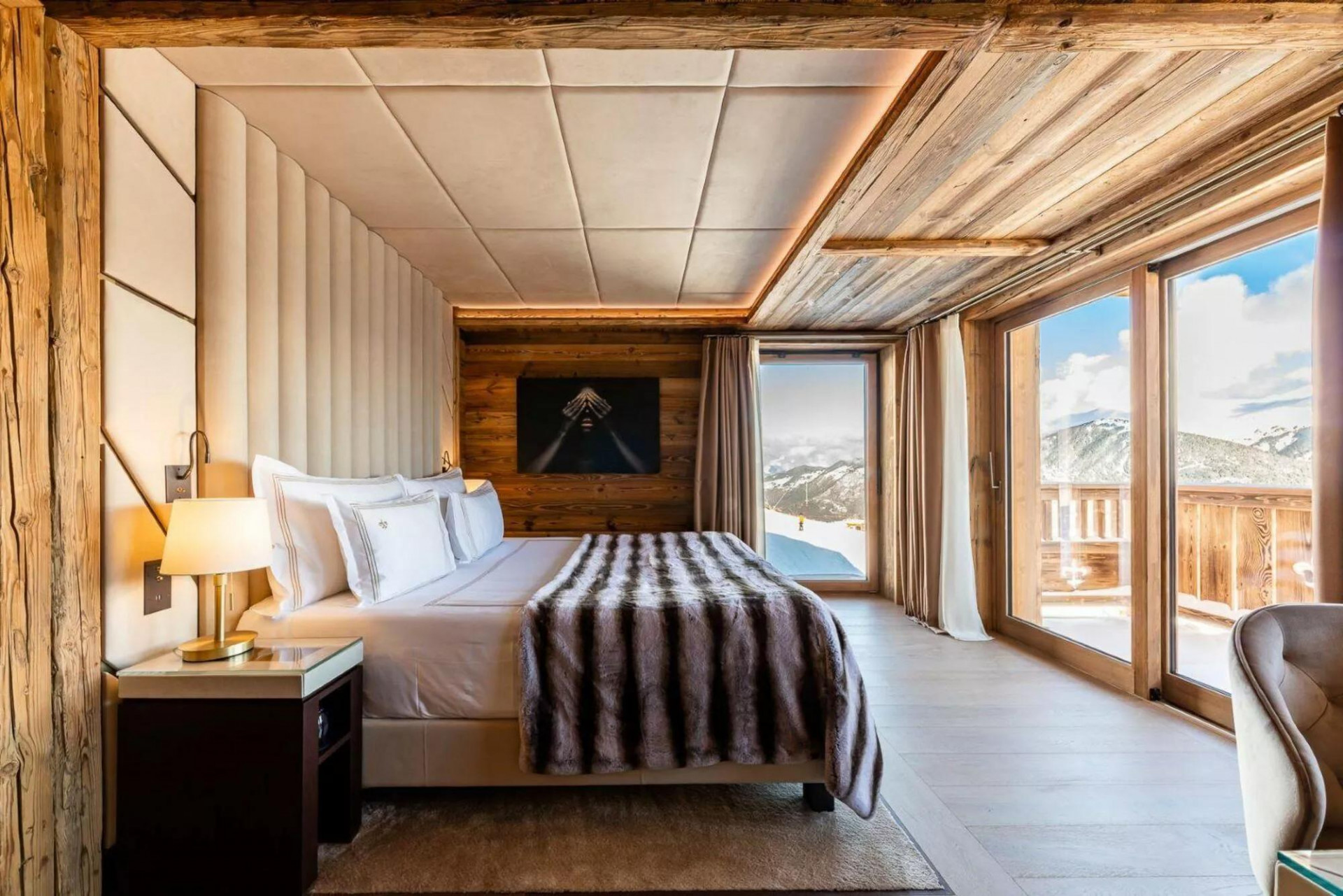 photos-bien-2120-bedroom-with-balcony-prestige-residence-sud-resort-ultima-courchevel-belveadeare-1450307