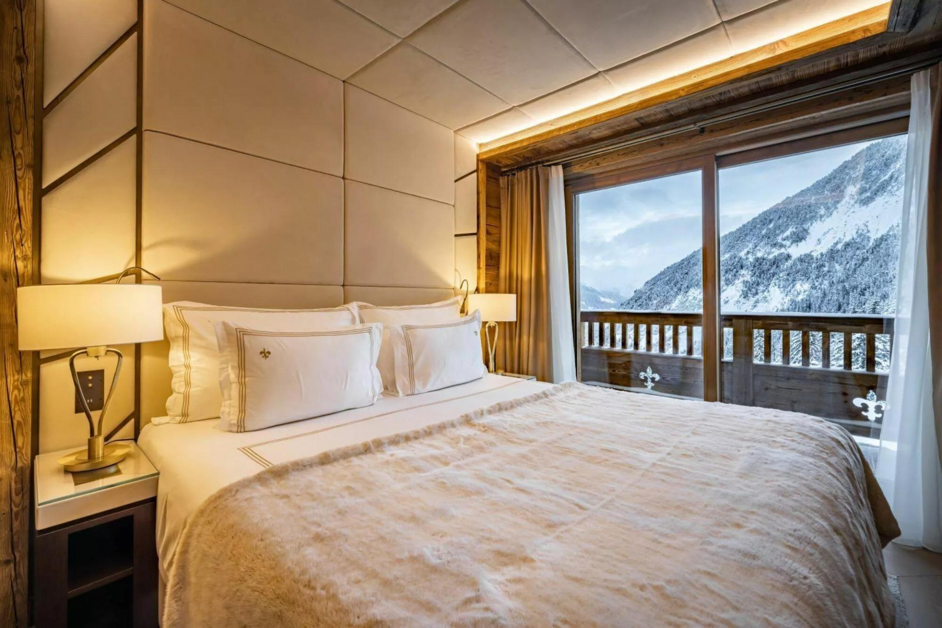 photos-bien-2123-bedroom-with-balcony-signature-residence-ultima-courchevel-belveadeare-1450325
