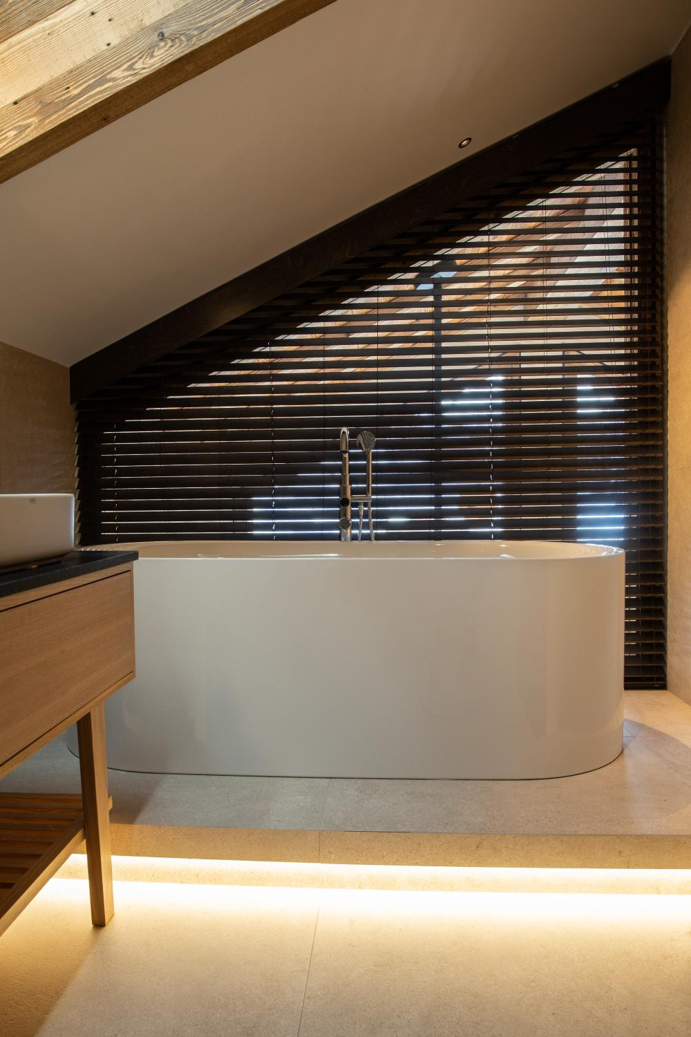 rooftop-chalet-lgcdp-meribel-bathroom-1453994