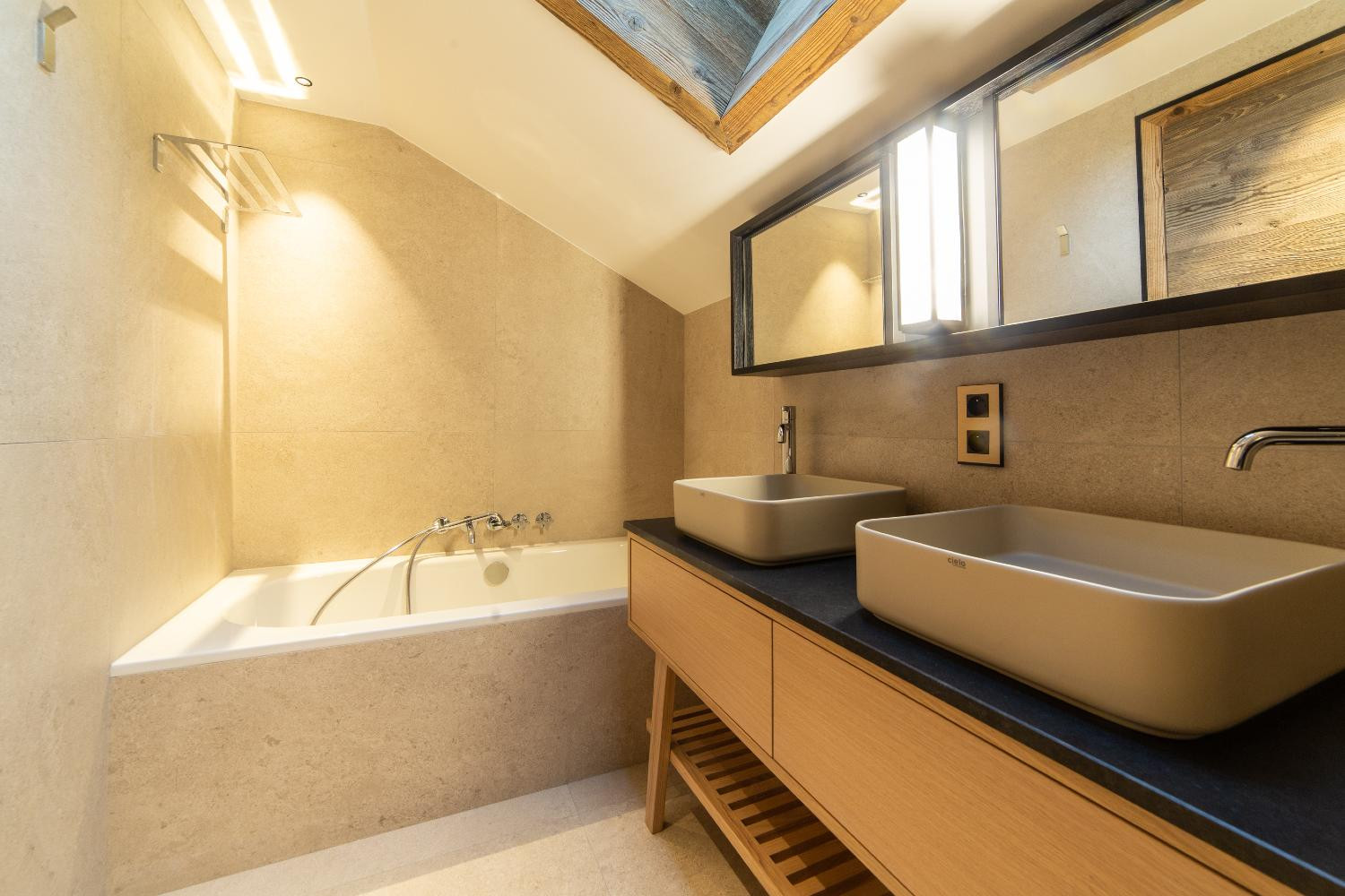 rooftop-chalet-lgcdp-meribel-bathroom-2-1453990