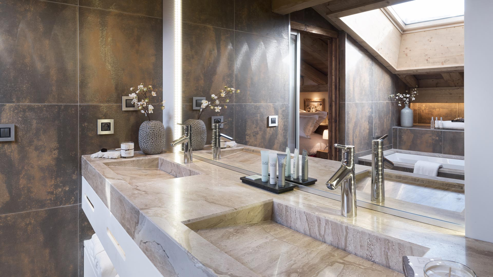 salle-de-bains-appartement-ra-sidence-cristal-de-jade-mgm-ha-tels-ra-sidences-556-202