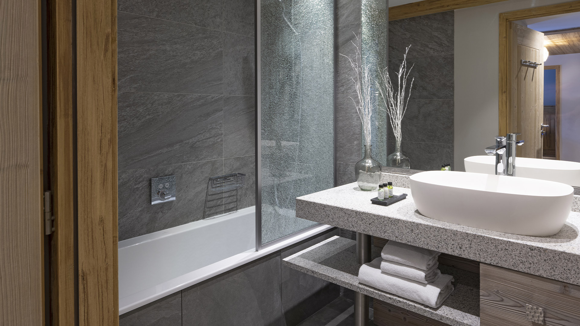 salle-de-bains-appartement-residence-chalets-elena-mgm-hotels-residences-19790-142