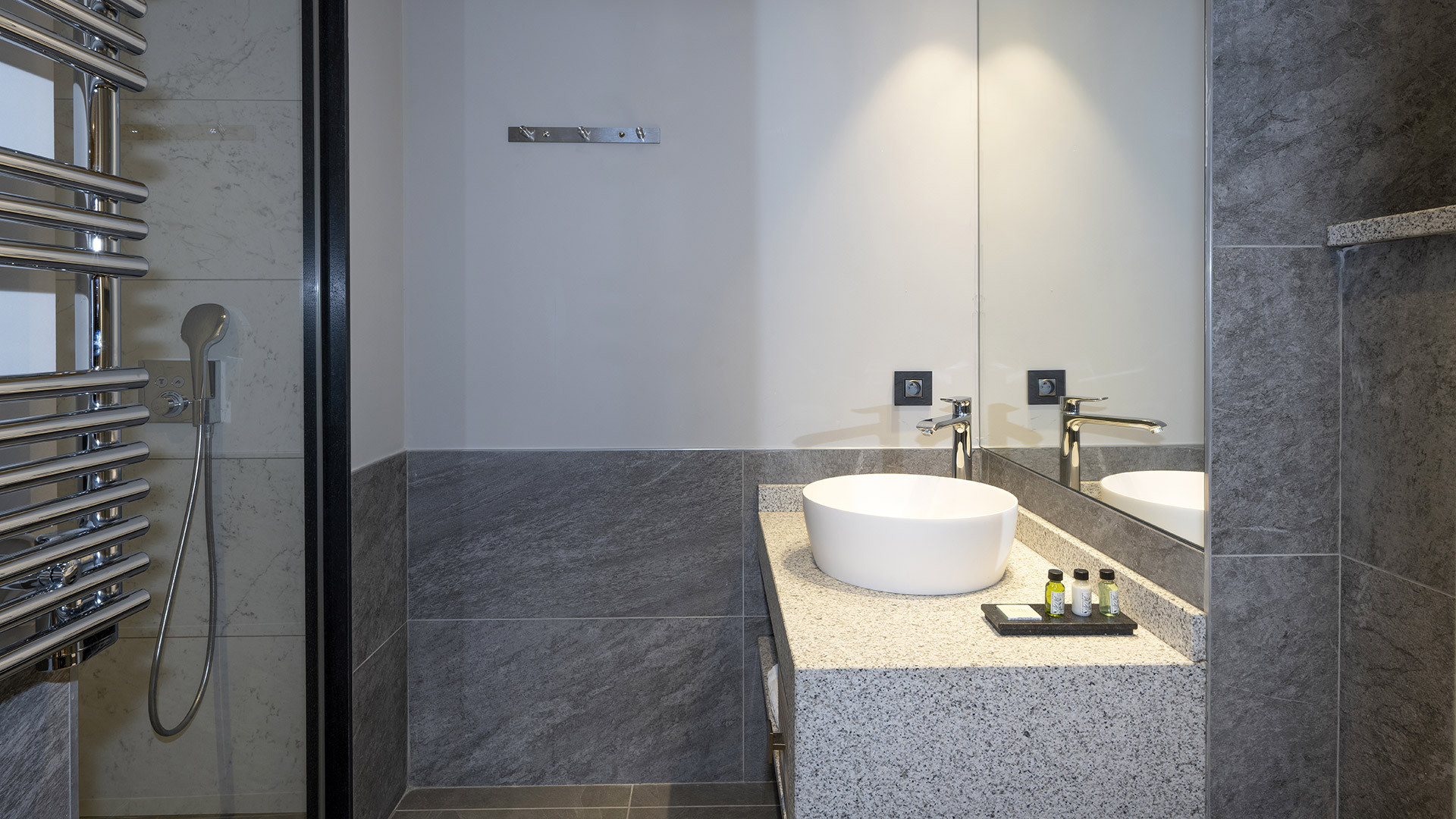 salle-de-douche-appartement-residence-chalets-elena-mgm-hotels-residences-19792-141