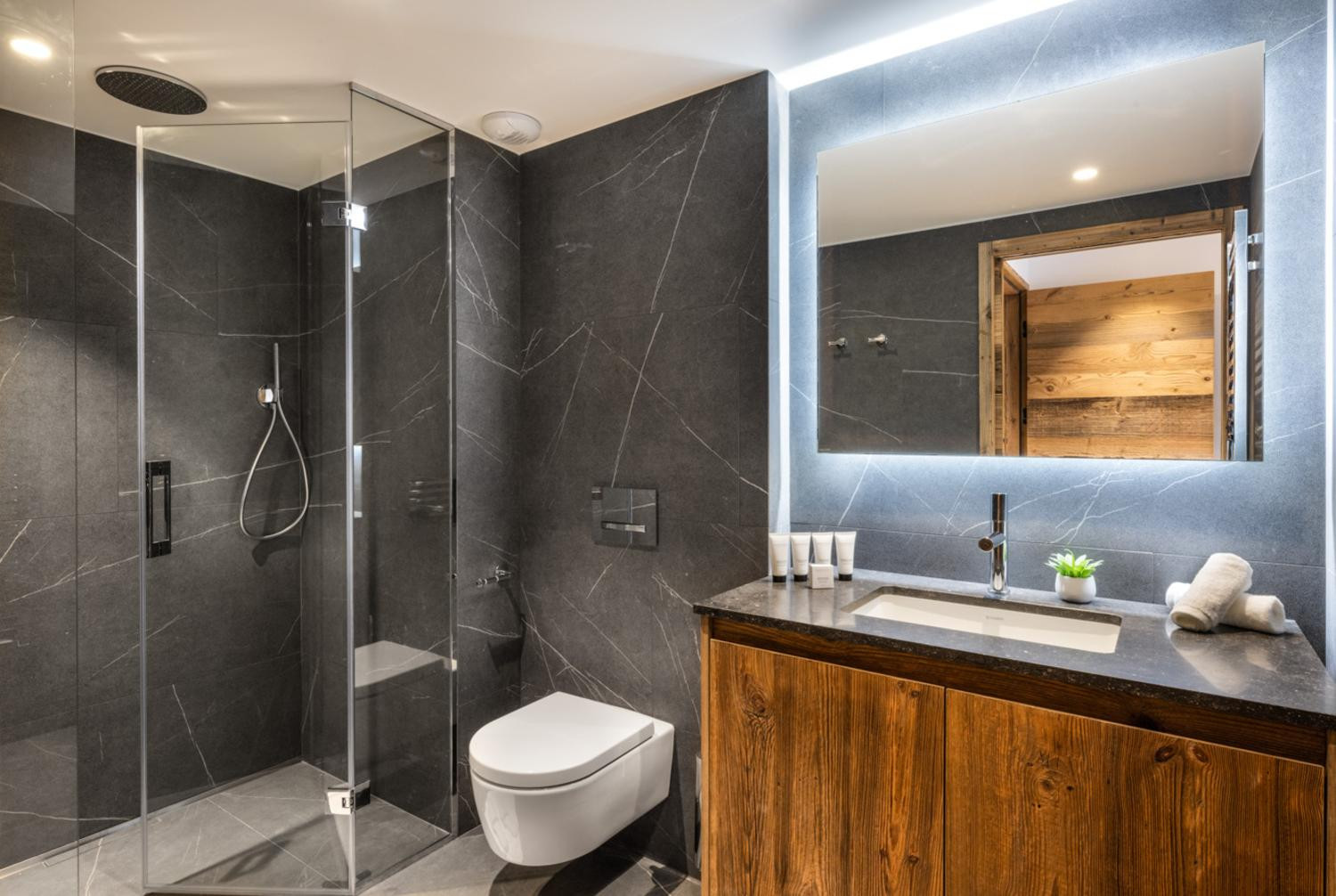 silverstone-valdisere-philippe-gal-a06-001-799000