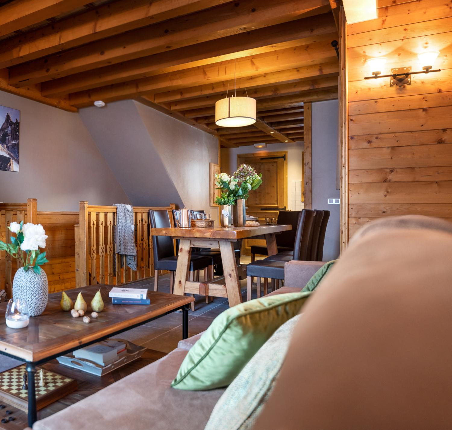 soleil-1-apt13-5p8-8pers-living-room-2-313468