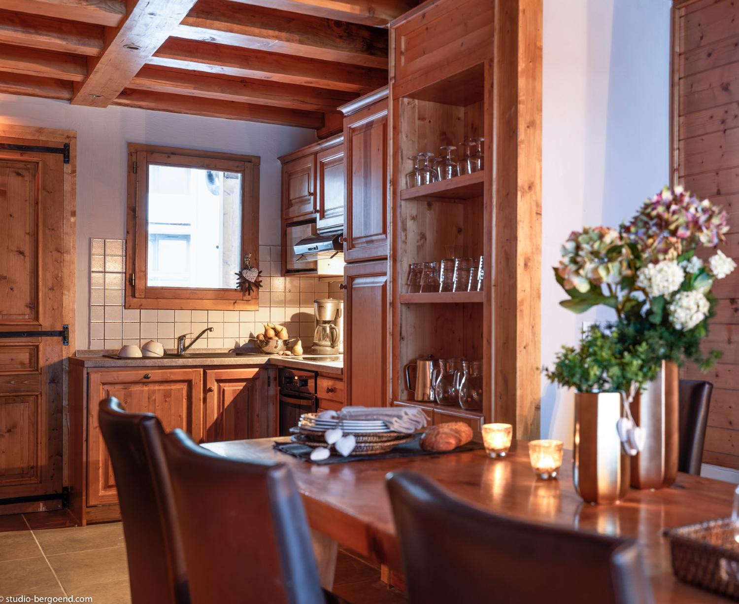 soleil1-apt13-5p8-8pers-kitchen-dining-313472