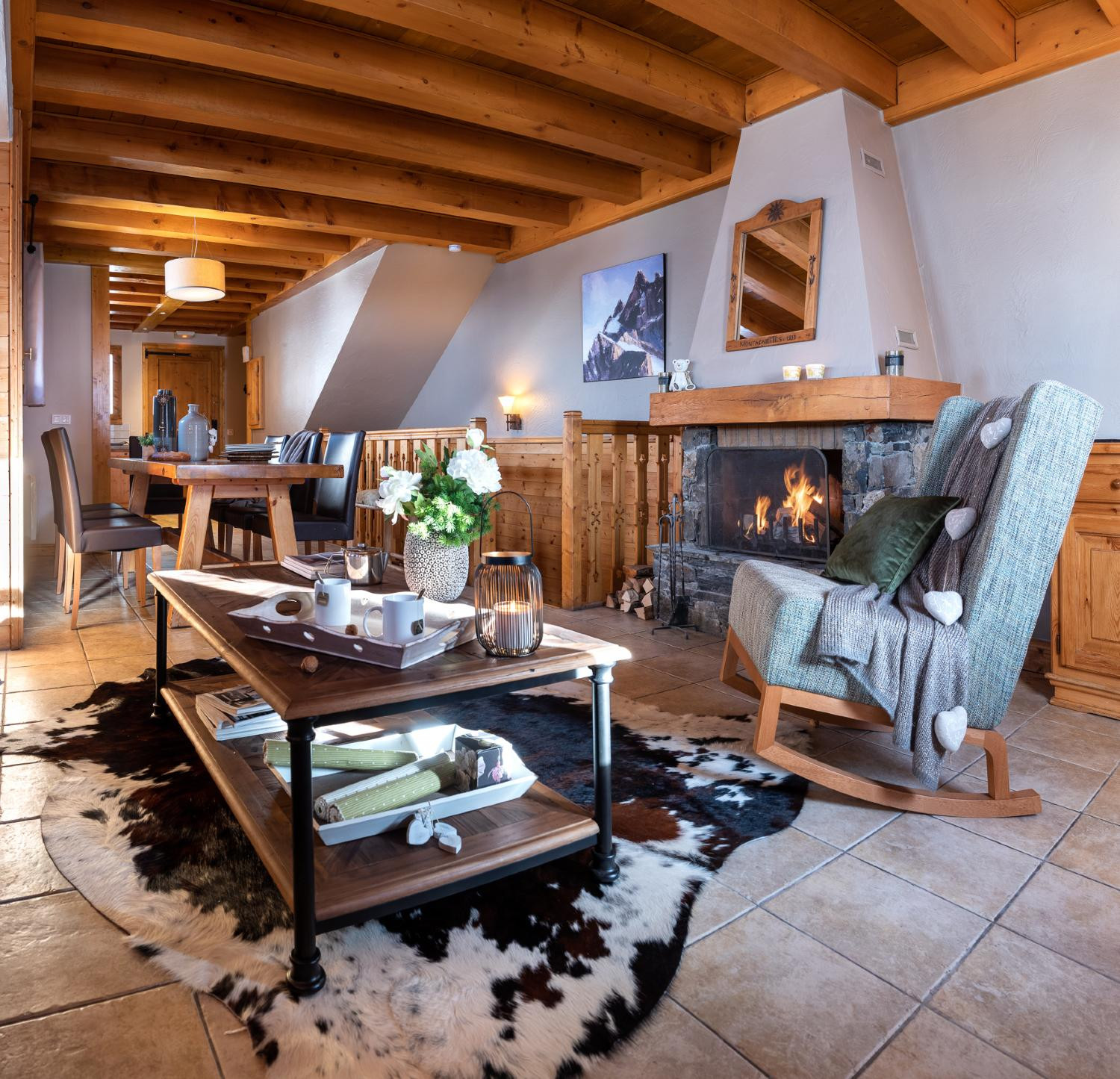 soleil1-apt14-5p8s-8pers-living-dining-313483