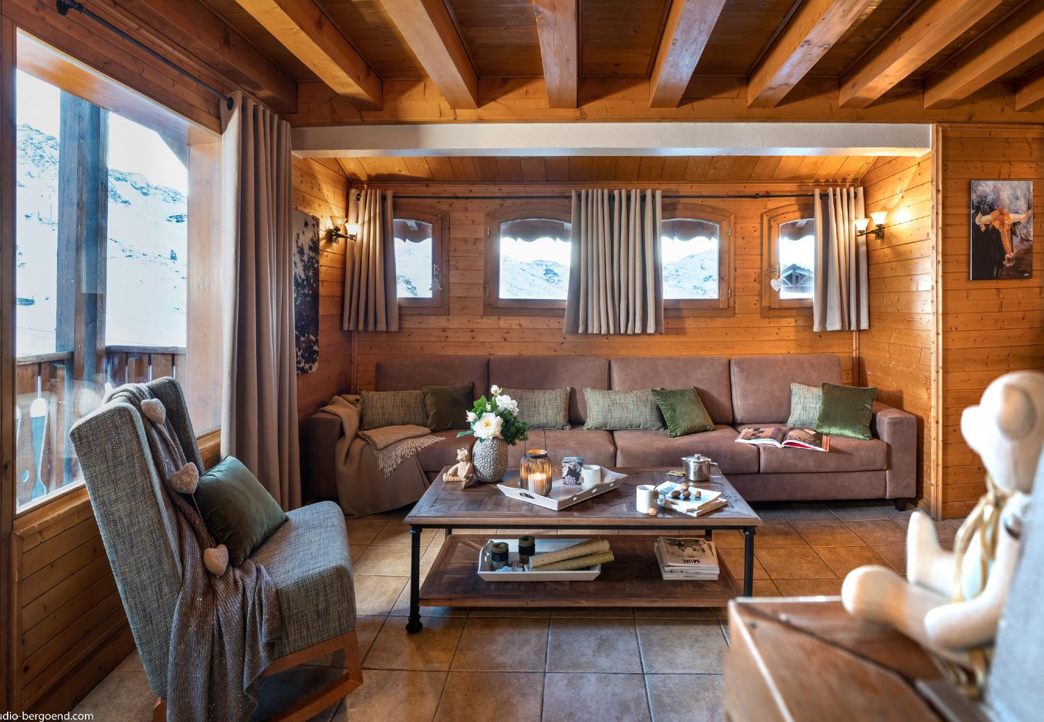 soleil1-apt14-5p8s-8pers-living-room-1-313484